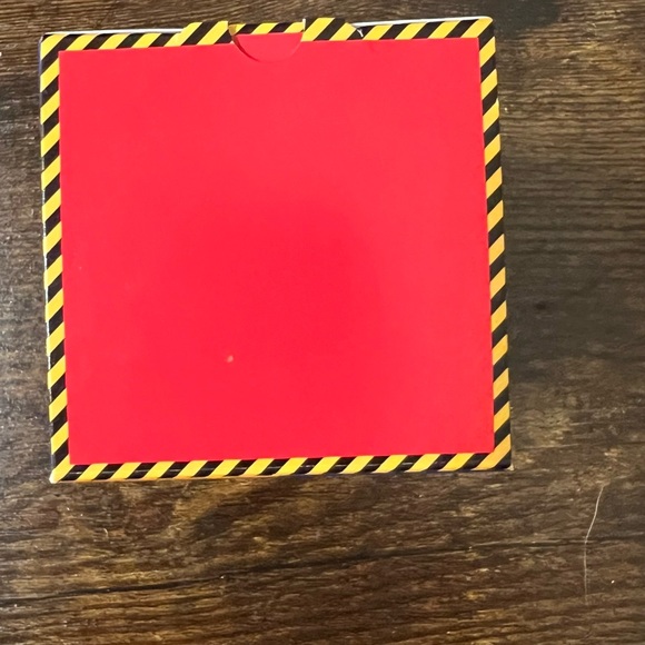 2024 McDonalds Illumination's
Despicable Me 4 #9 Avl Dave Happy Meal Toy New - Picture 2 of 6